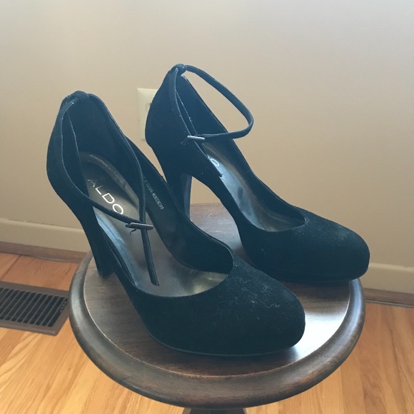 Aldo Black Suede Material Almond Toe Ankle Strap Heels - size 39 - Picture 2 of 10